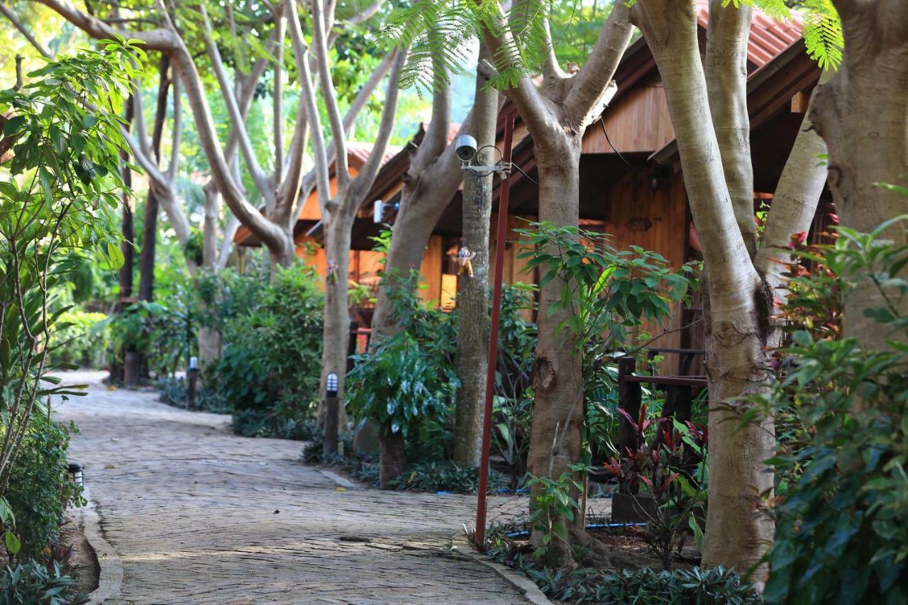 Bundhaya Resort Koh Lipe Exterior photo